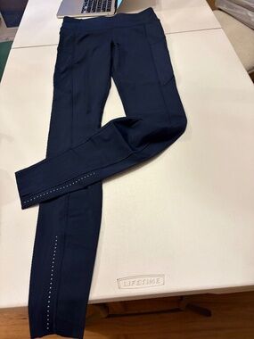 Lululemon Fast and Free 28" tight navy sz. 6